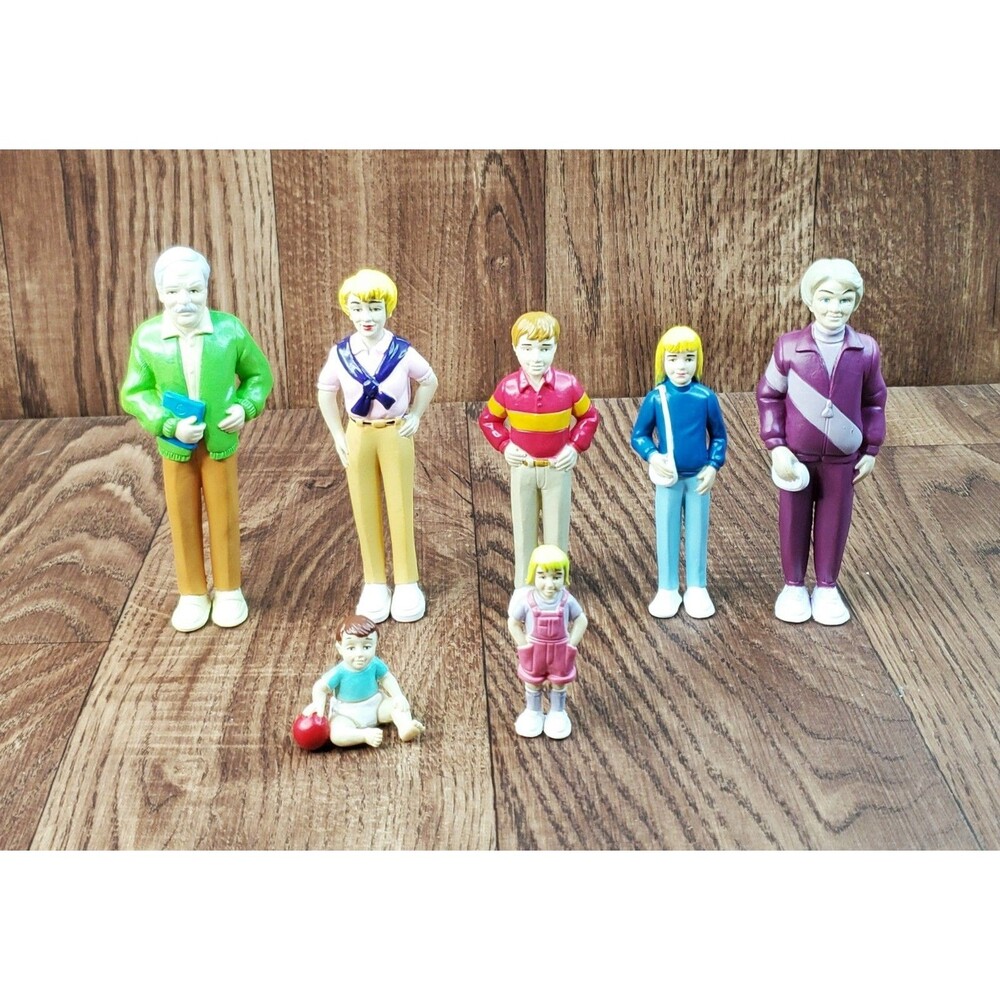 Dollhouse Loving Family Lot of 7 People Figures Dolls